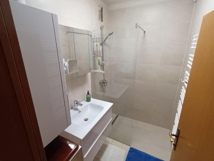 Modernes Apartment In Wien Extérieur photo
